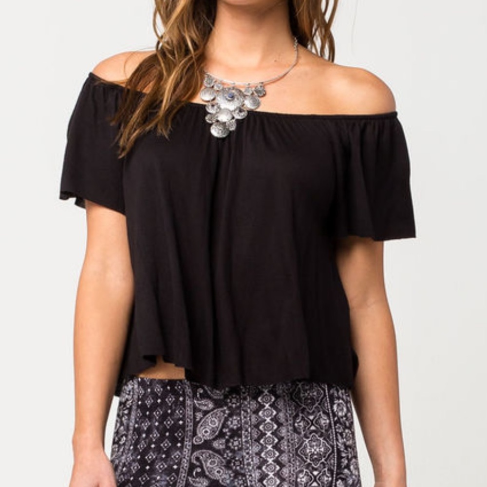 BLACK OFF THE SHOULDER TOP